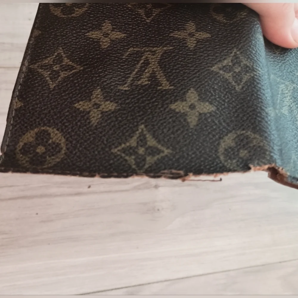 1970s LOUIS VUITTON Monogram Bilfold Wallet with Monogram Canvas Interior Unisex